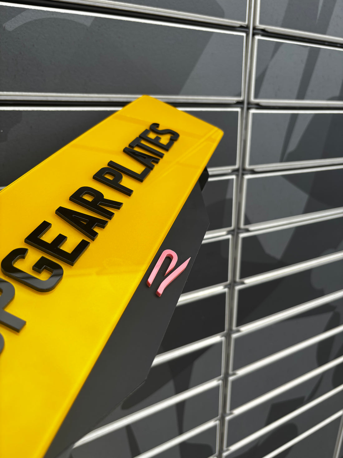 Volkswagen Golf R Pink Surround